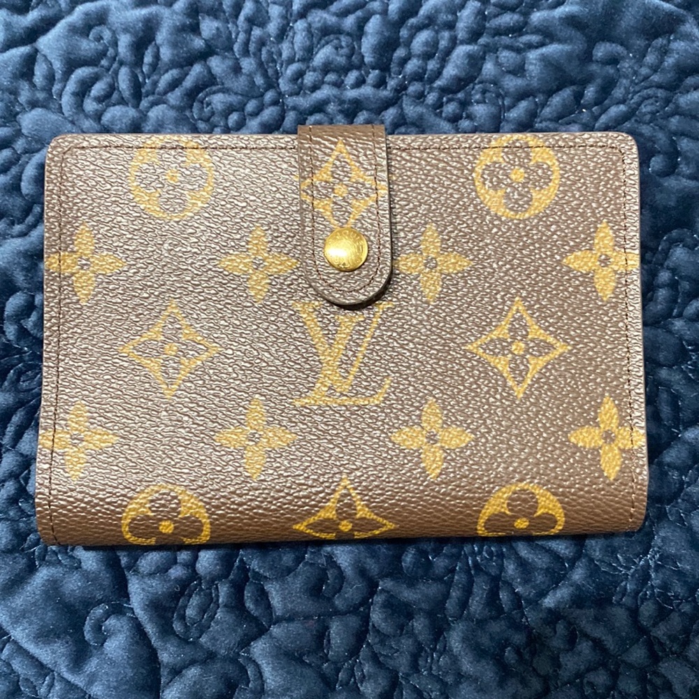 LV woman wallet